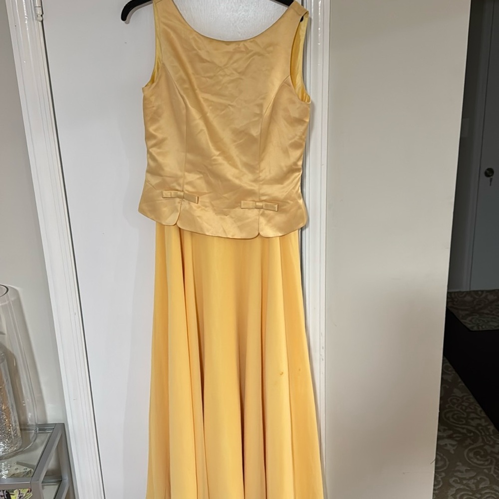 Gold gown pit to pit 19 Length 56 waist 16.5
